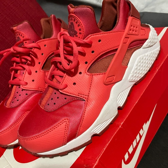 Nike Shoes - Used Hurrache Nike Red size women 8